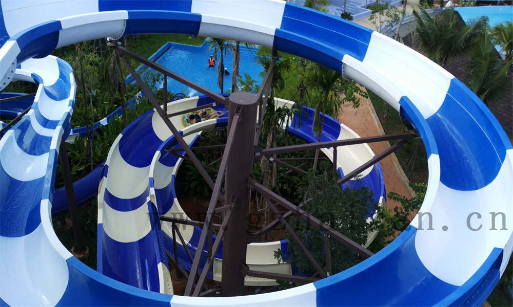水上滑梯报价指南：如何选择合适的设施？