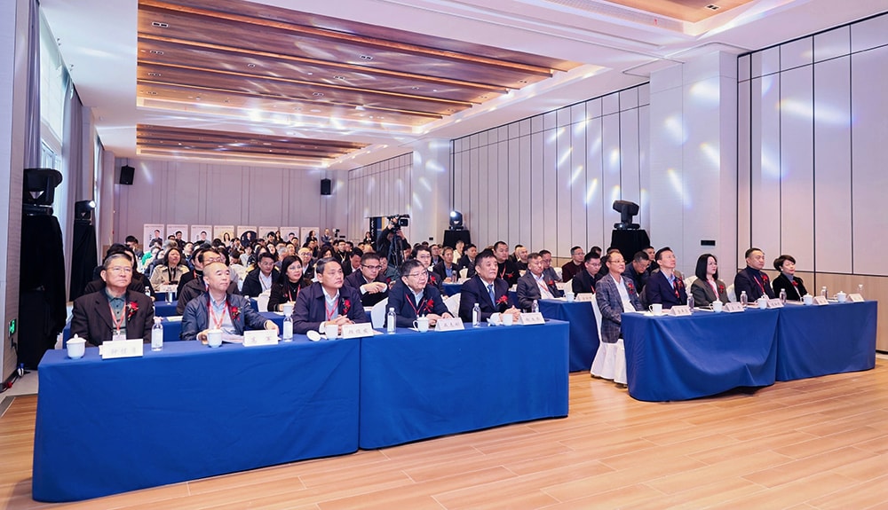 科技铸就非凡体验，专业成就行业标杆——jinnianhui今年会游乐荣膺2025金冠奖“杰出水滑道设备奖”